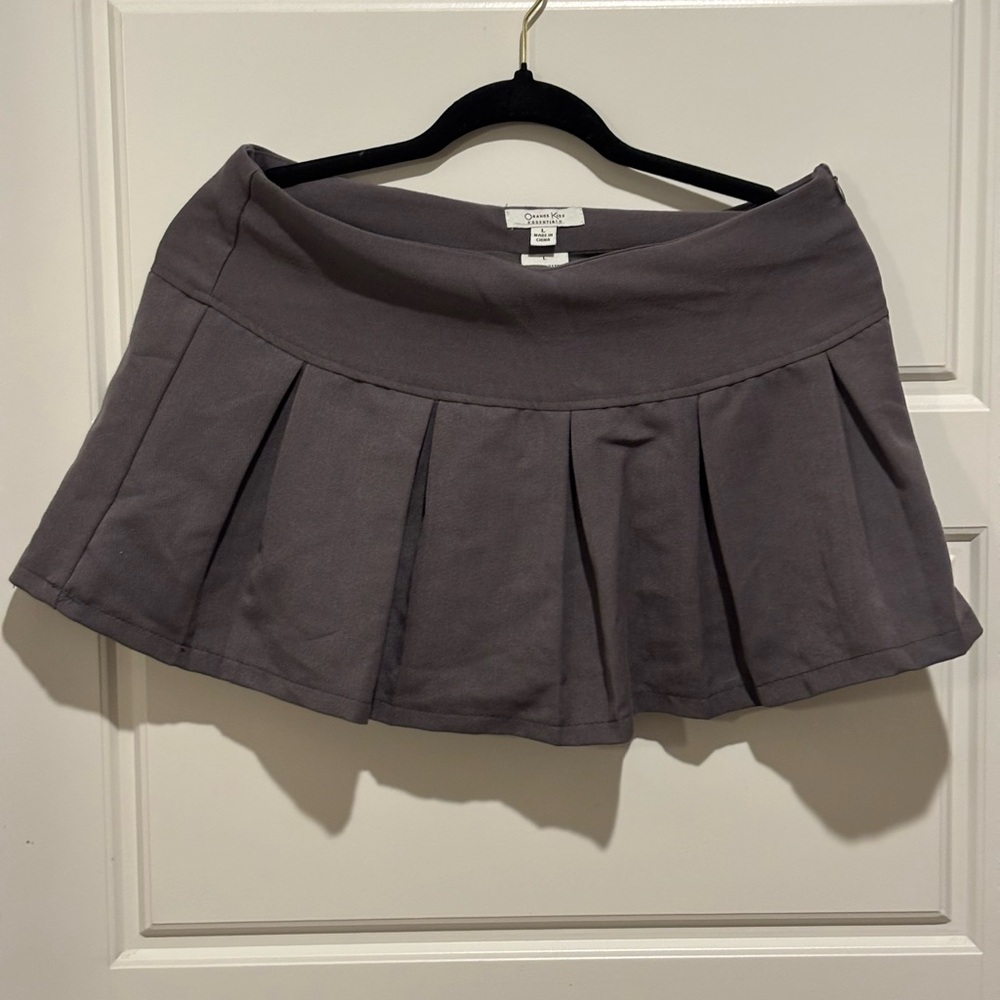 Gray Pleated Mini Skirt – Soft Stretch, Tennis/Schoolgirl Style